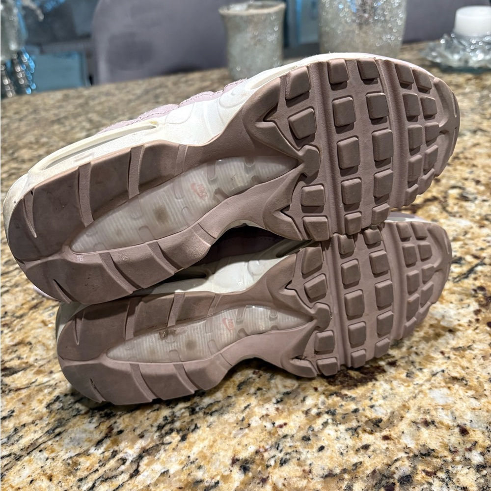 Nike Women's Air Max 95 in Light Pink size 7.5 women’s - Picture 9 of 9